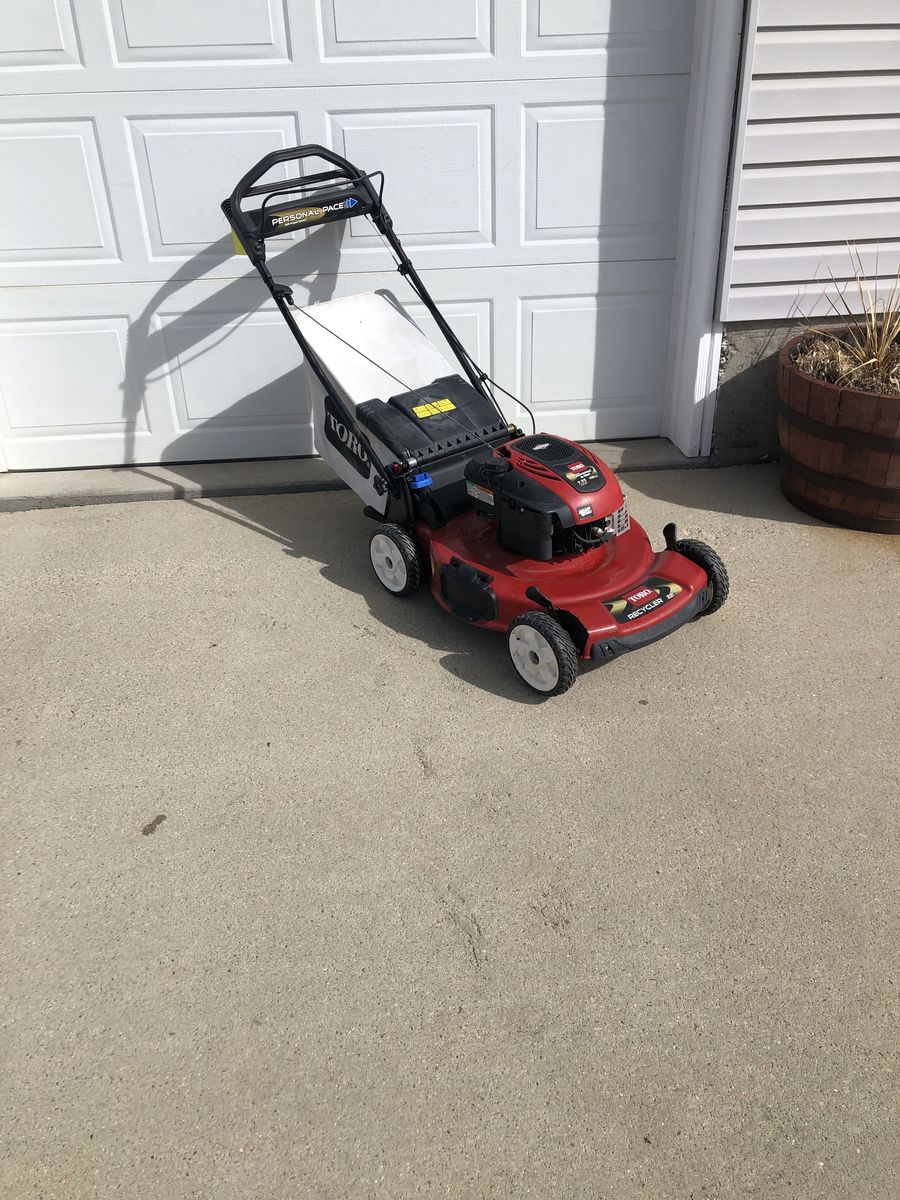 PERSONAL PACE SELF PROPELLED TORO LAWN MOWER WITH 22 IN BLADE