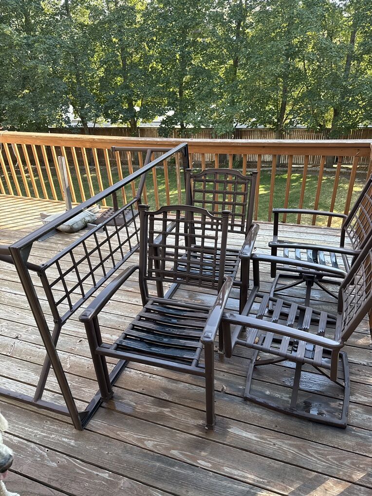 Hapton Bay Outdoor Dining Table And Chairs
