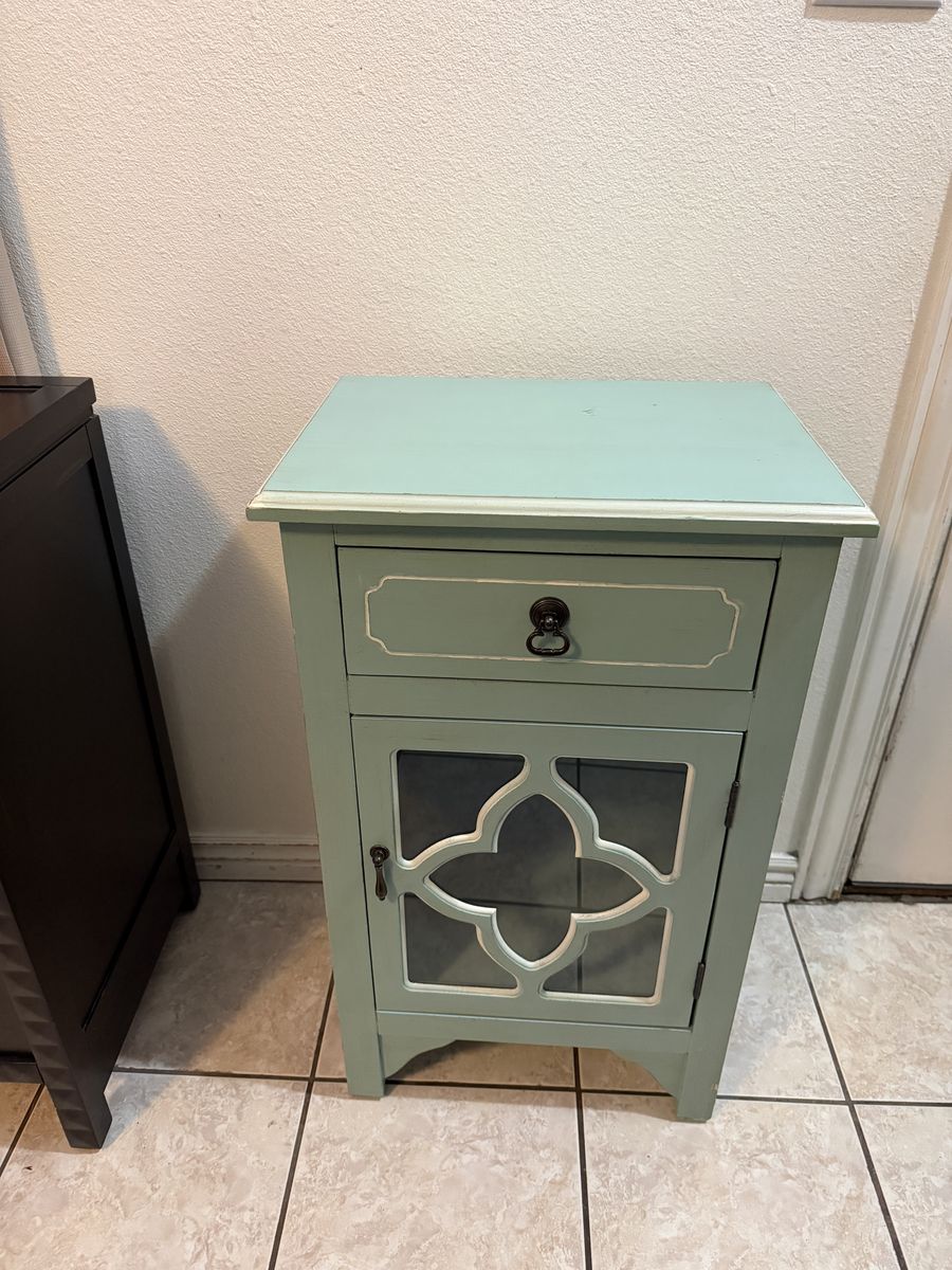 Cabinet/Nightstand/Side table