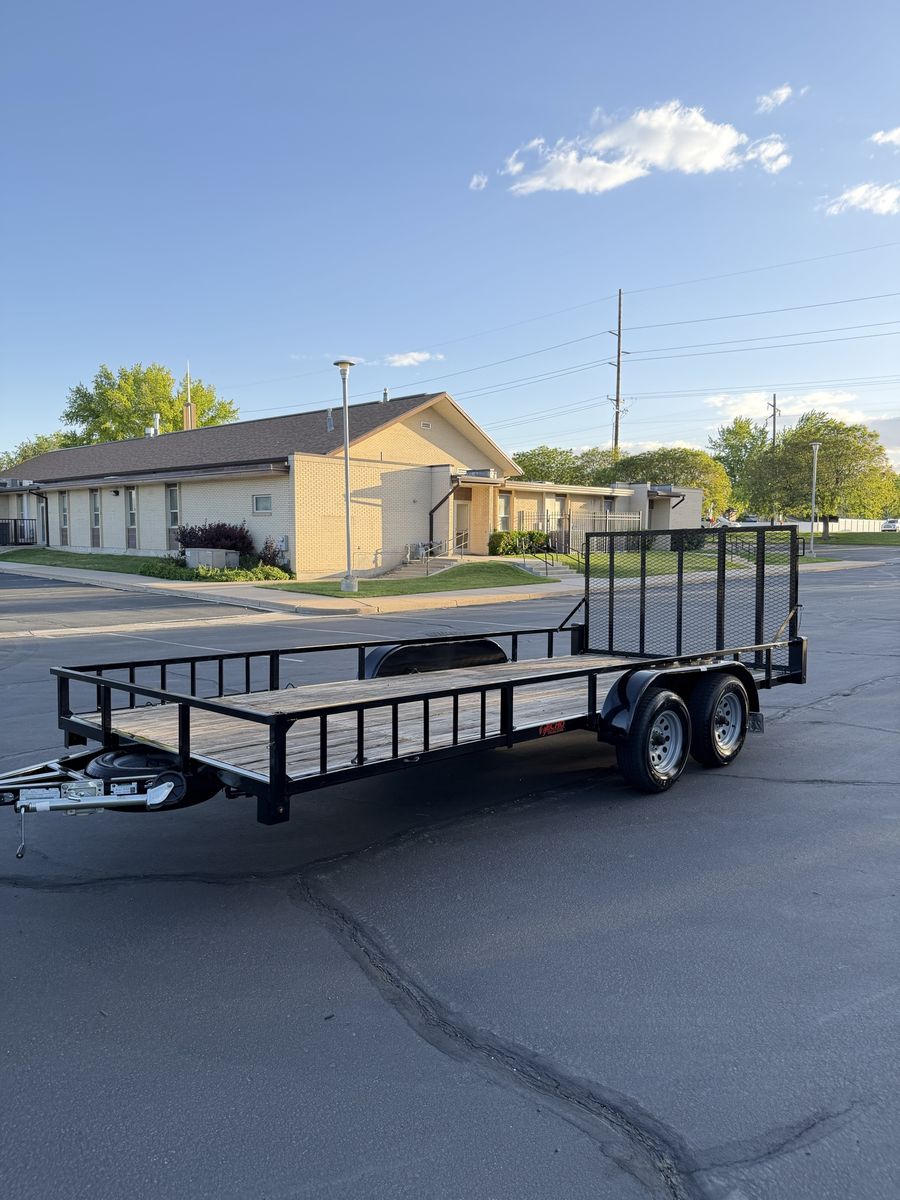 Like new 2023 7x17 echo dual axle trailer