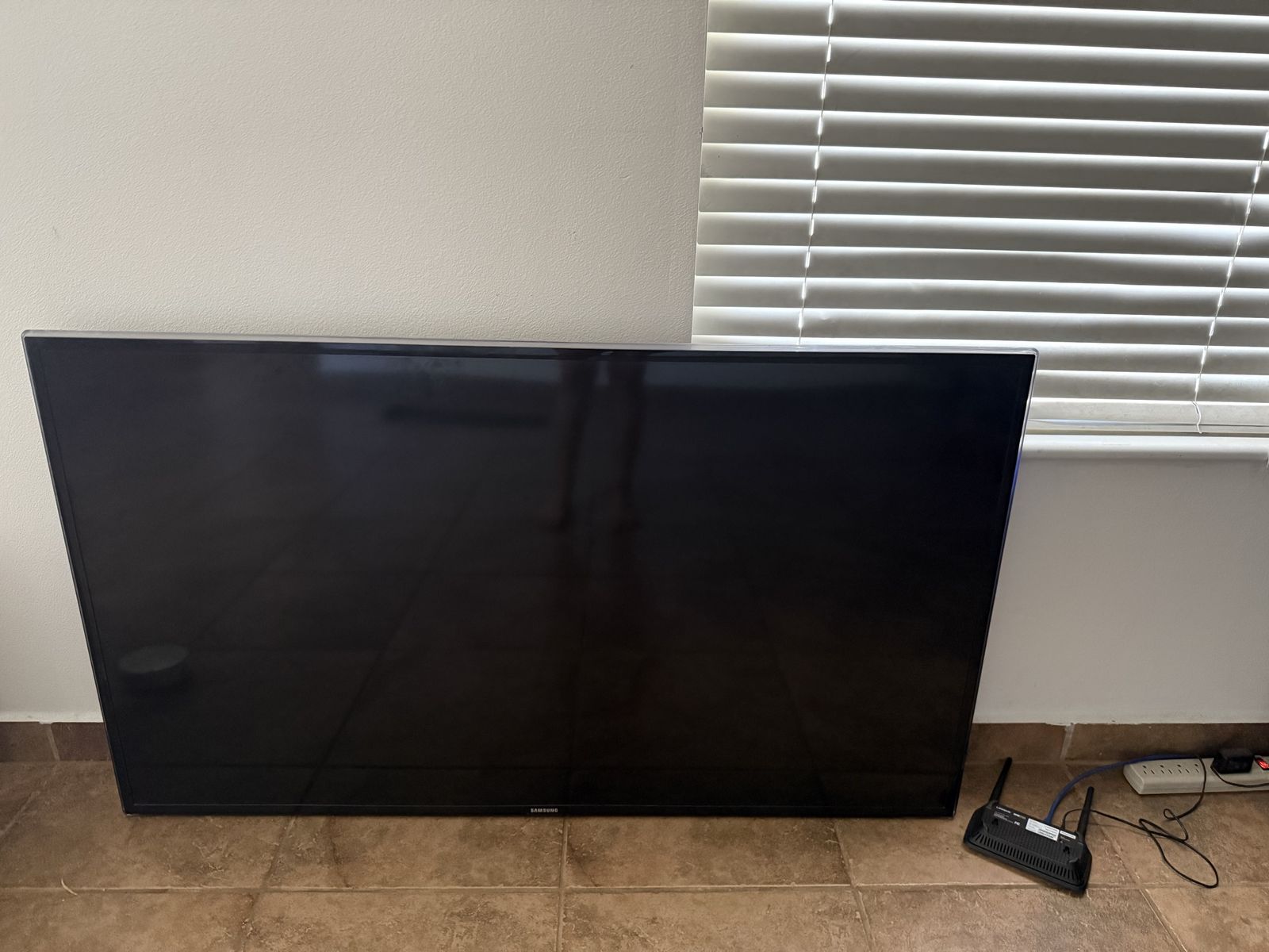 2 TVS (Samsung/Philips)