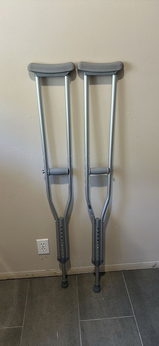 Adjustable Aluminum Crutches - Medical Mobility Aid