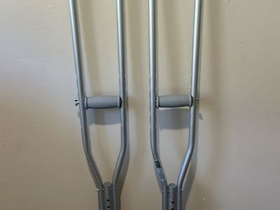 Adjustable Aluminum Crutches - Medical Mobility Aid