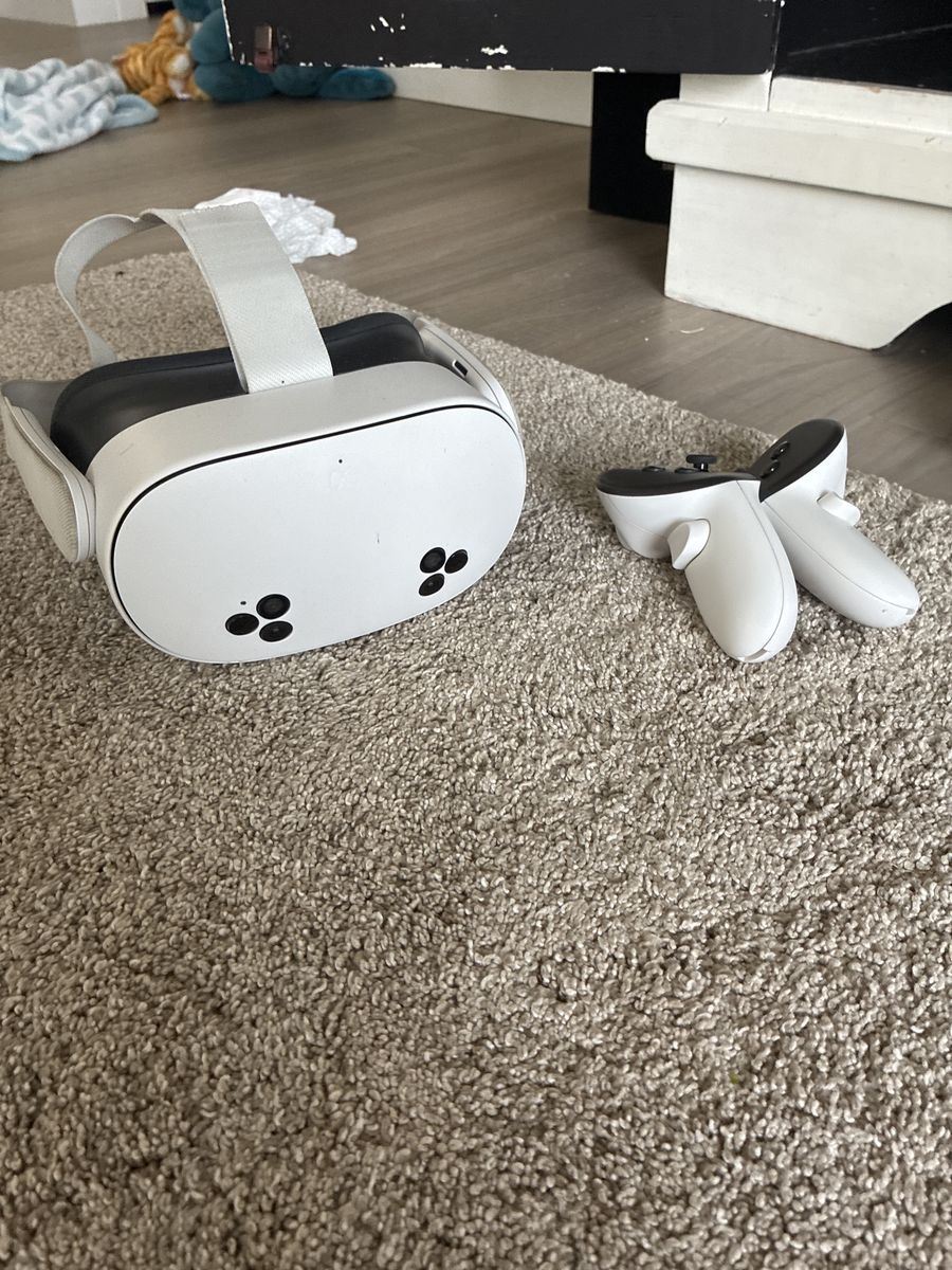 Meta Quest 3s VR Headset with Controllers - Used