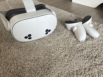 Meta Quest 3s VR Headset with Controllers - Used
