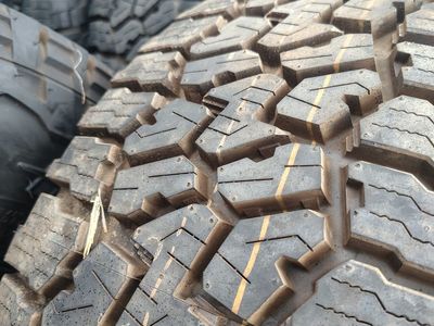 lightly used 285/70r17 falken wildpeak at3w