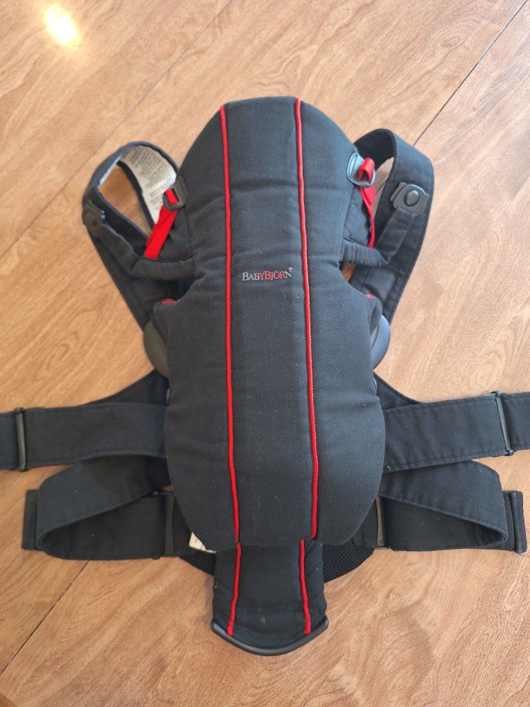 BabyBjorn Baby Carrier Active, Black & Red, Adjustable, 8-26 lbs