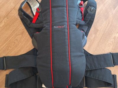 BabyBjorn Baby Carrier Active, Black & Red, Adjustable, 8-26 lbs