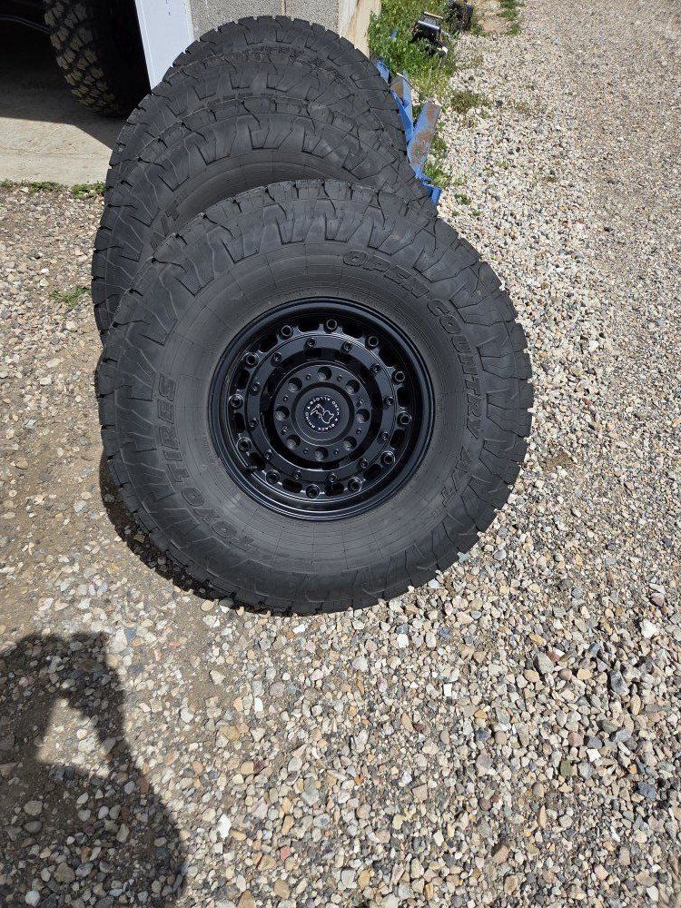 Black rhino wheels 37" Toyo