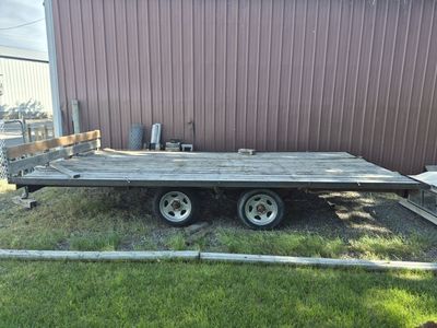 Flatbed utility trailer