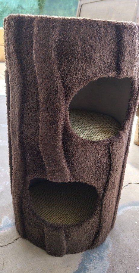 Cat Tree (Missing Pieces but still usable)