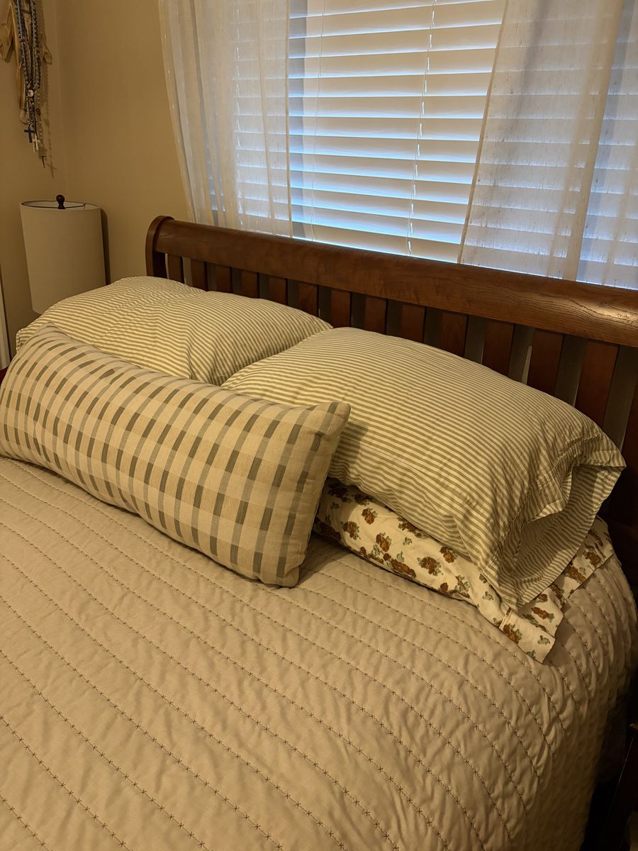 Solid oak queen sleigh bed