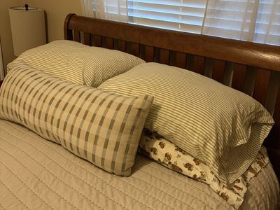 Solid oak queen sleigh bed