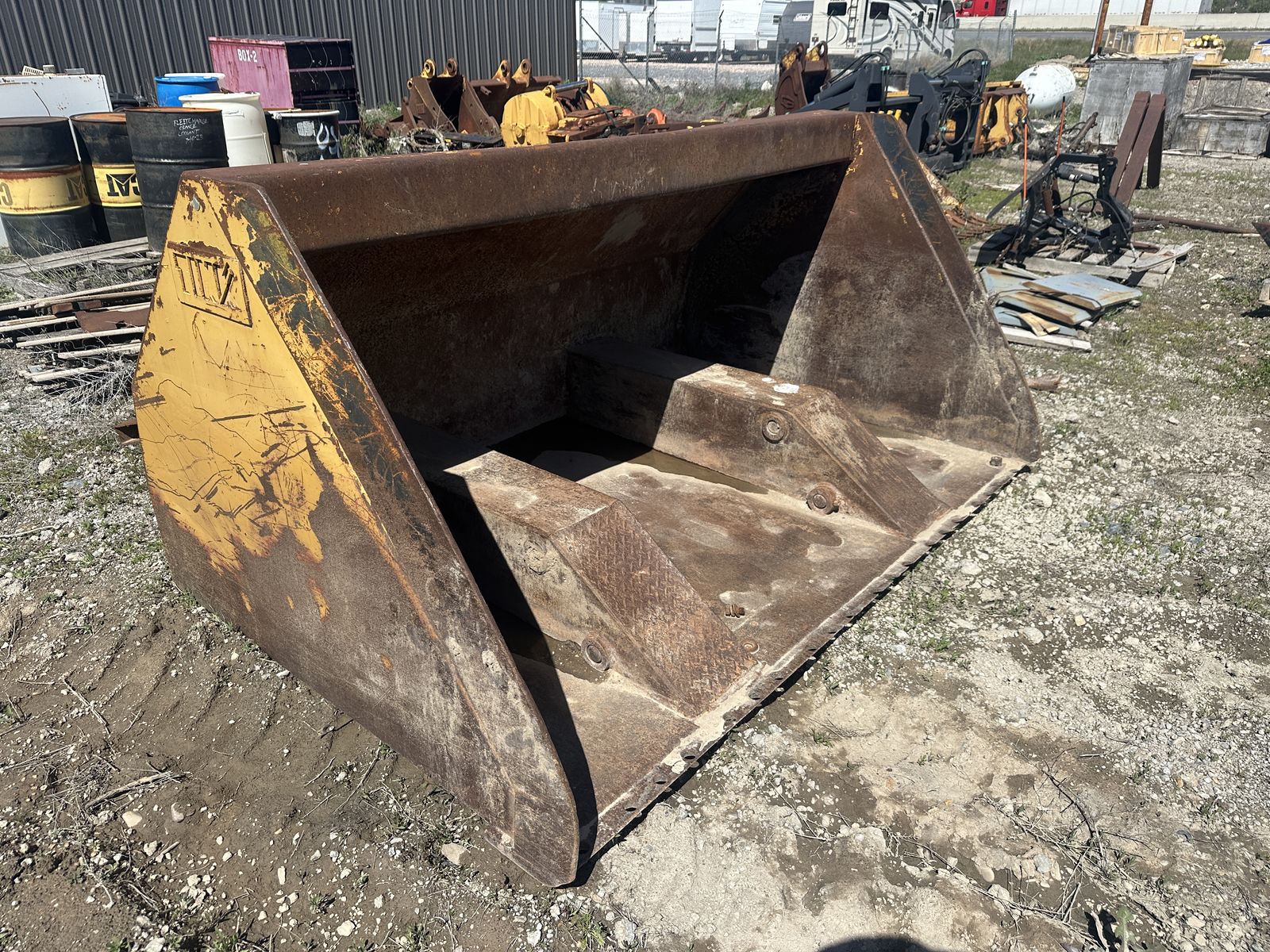 Deere 544E Roll Out Bucket