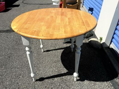 Round wooden kitchen table, folding sides