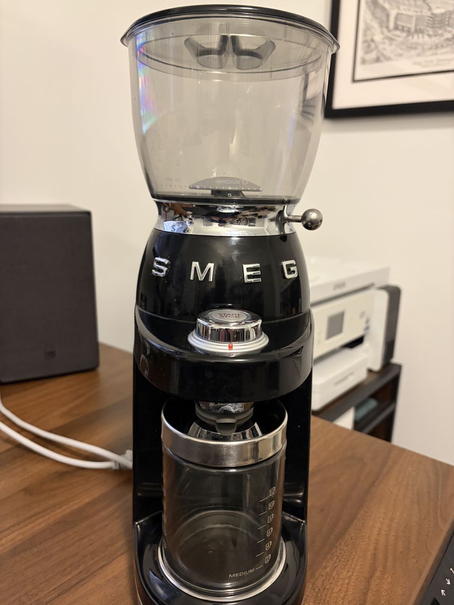 SMEG Conical Burr Coffee Grinder – Black (CGF01) – Excellent Condition