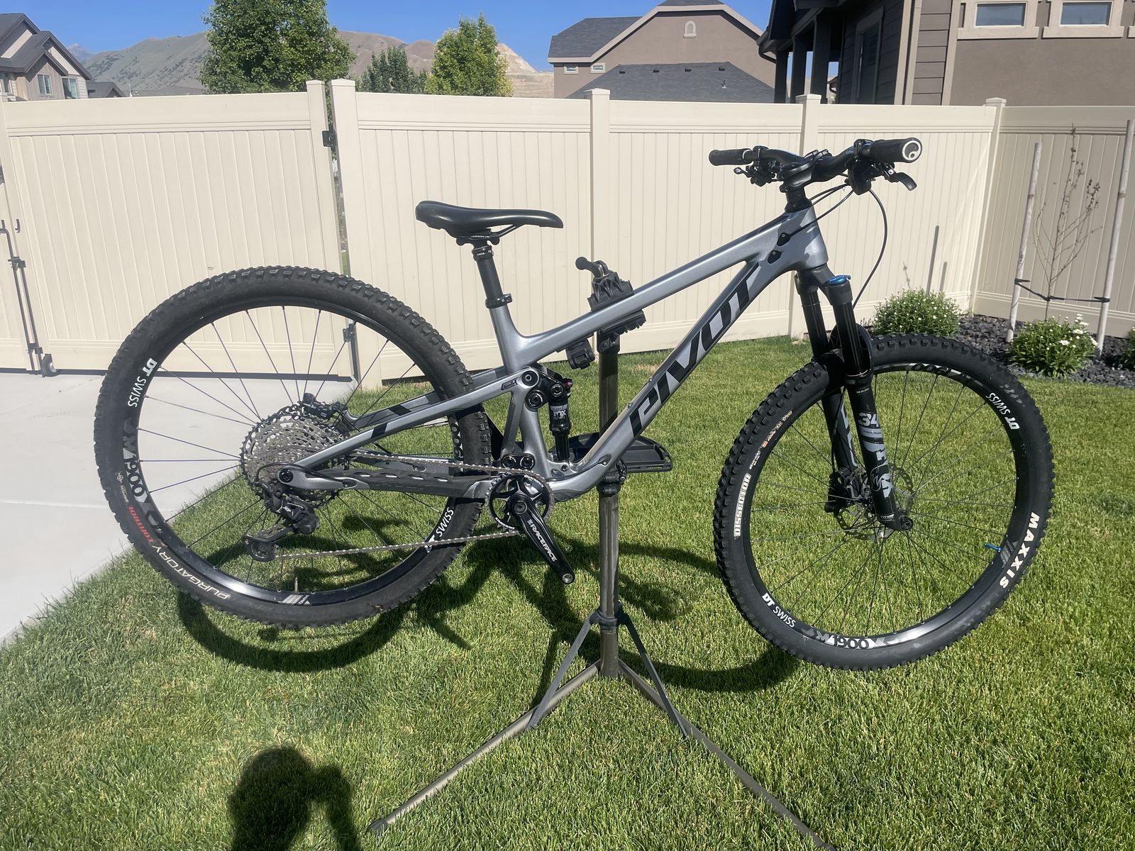 Pivot Trail 429 Medium