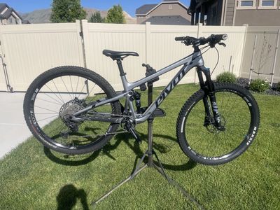 Pivot Trail 429 Medium