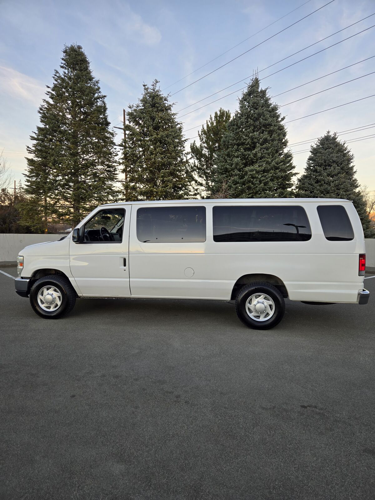2012 Ford E-Series E-350 SD XLT