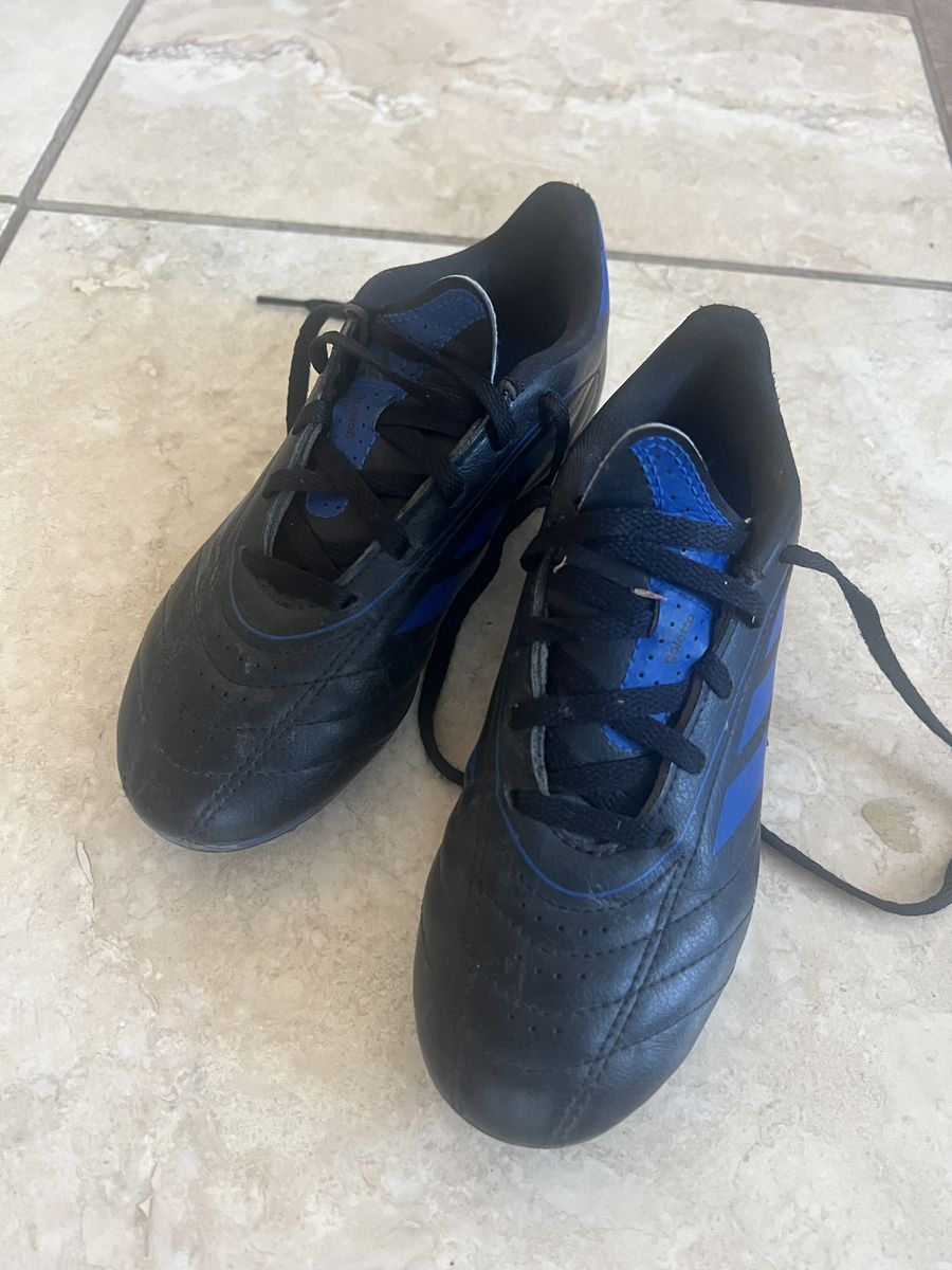 kids soccer shoes - adidas - size 1