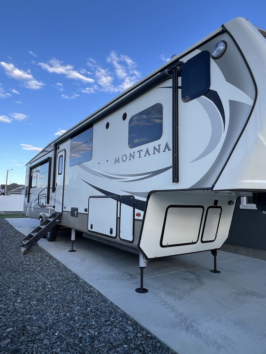 2018 MONTANA KEYSTONE 5th WHEEL