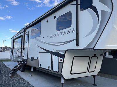 2018 MONTANA KEYSTONE 5th WHEEL