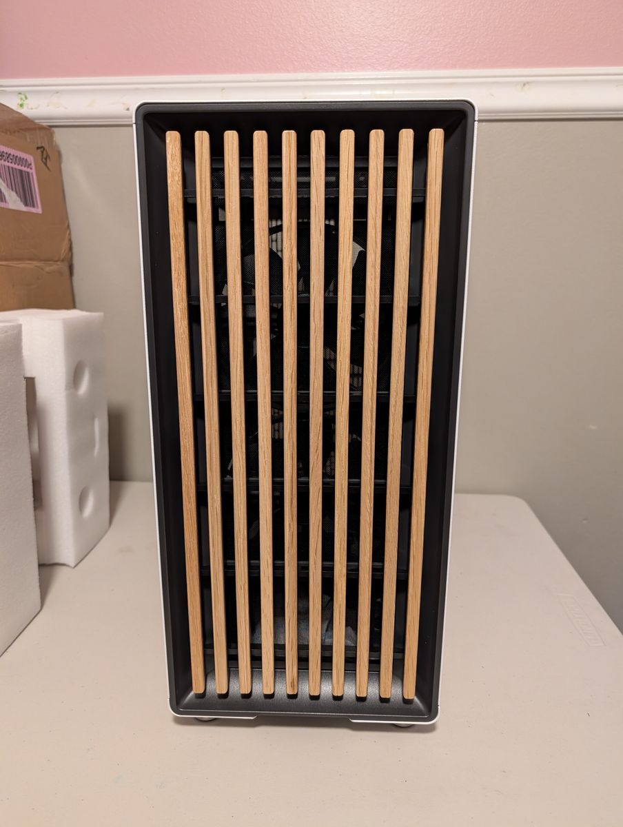Fractal Design North Mid Tower PC Case - Chalk White Real Oak Front - Clear Tint Glass - ATX