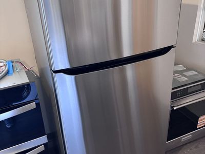 LG 24cu.ft Top Freezer Refrigerator