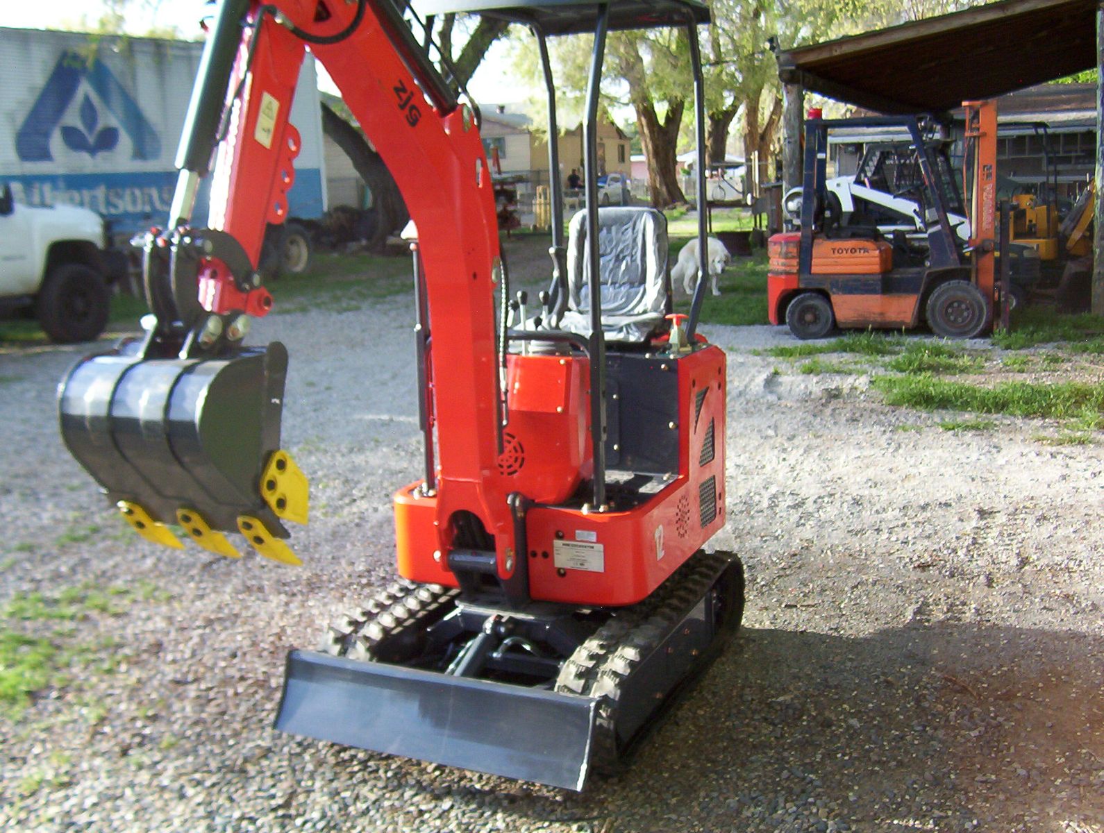 MINI EXCAVATOR ZJG ZJ-12