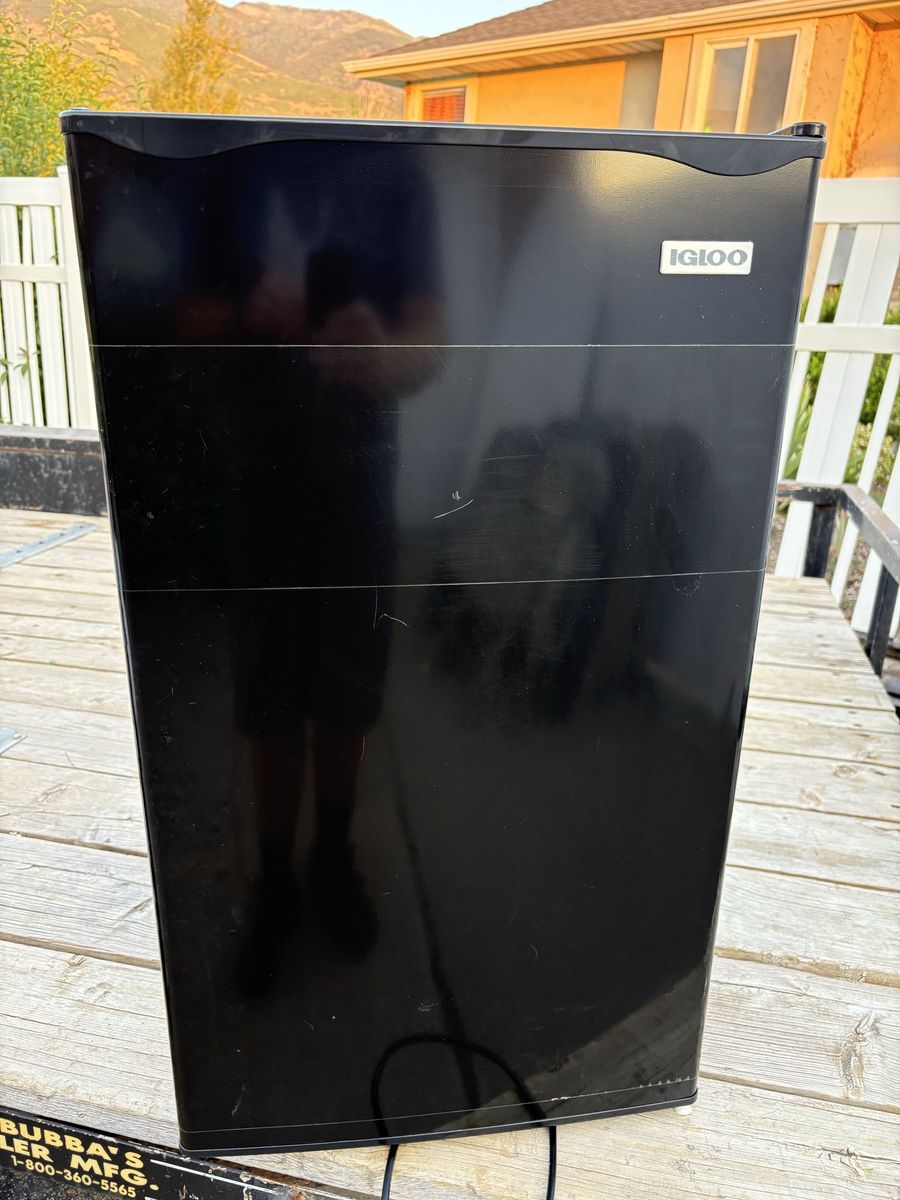 Igloo mini fridge