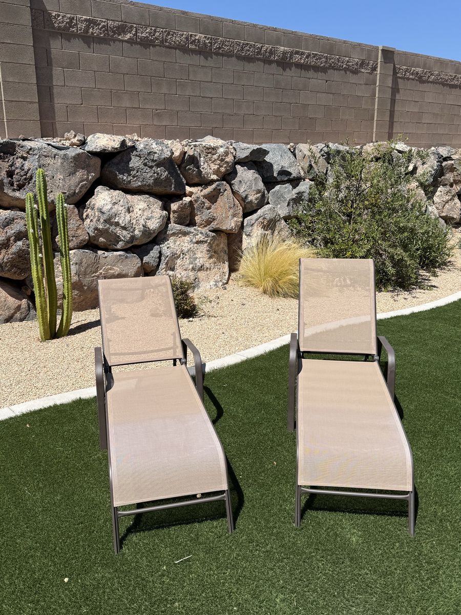Set of 2 Outdoor Mesh Lounge Chairs