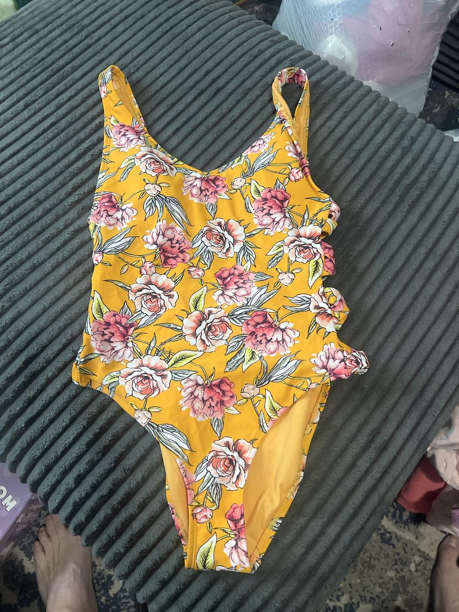 Xhilaration One Piece Swimsuit Women's Medium Yellow Floral Ruffle