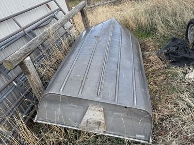 Aluminum fishing boat