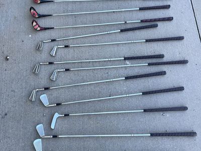 Vintage Wilson 36430 Full Golf Club Set Woods