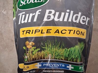 Scotts Turf Builder Triple Action Lawn Fertilizer - 15.39 kg, Covers 12,000 Sq Ft