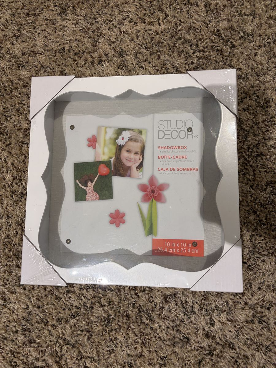 Studio Decor Shadow Box 10x10 Inch Scalloped Edge White Frame New Sealed
