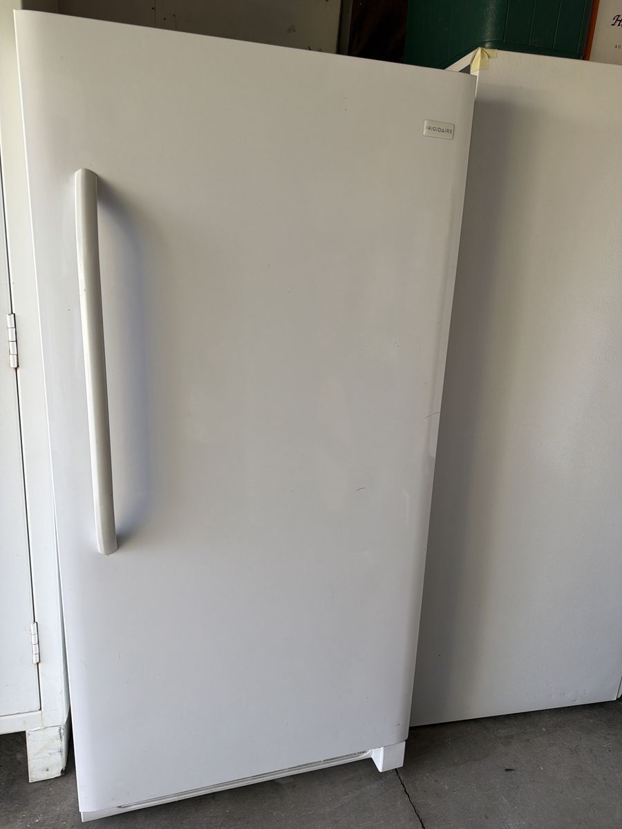 Frigidaire Upright Freezer – 14 Cu Ft – Works Great