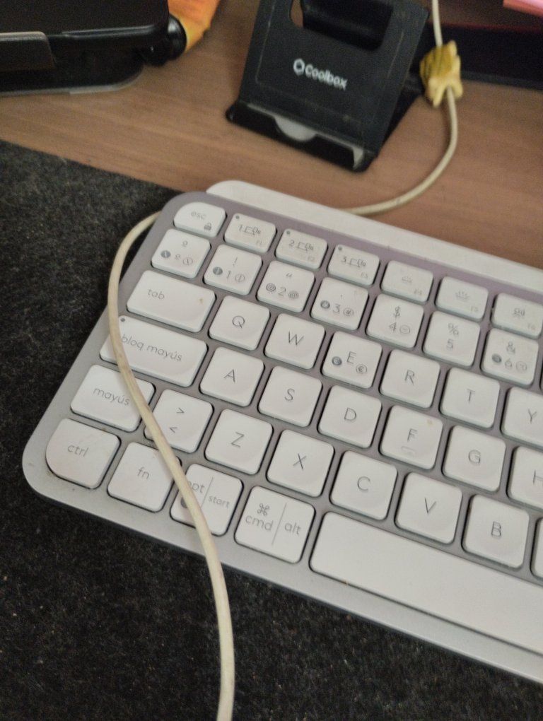 Wired USB Keyboard - White/Silver QWERTY Layout, Compact Design