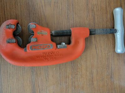 Pipe cutter