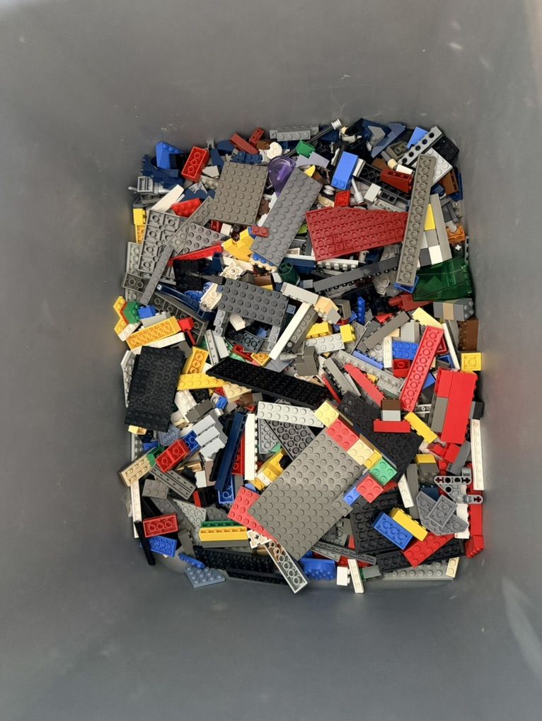 Bulk LEGO – 73 oz (about 4.5 lbs). Mixed bricks