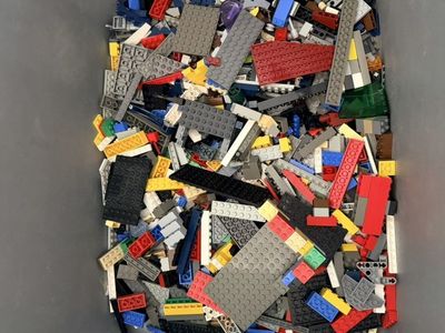Bulk LEGO – 73 oz (about 4.5 lbs). Mixed bricks