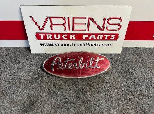 20-19280 PETERBILT NAMEPLATE LOGO 8"