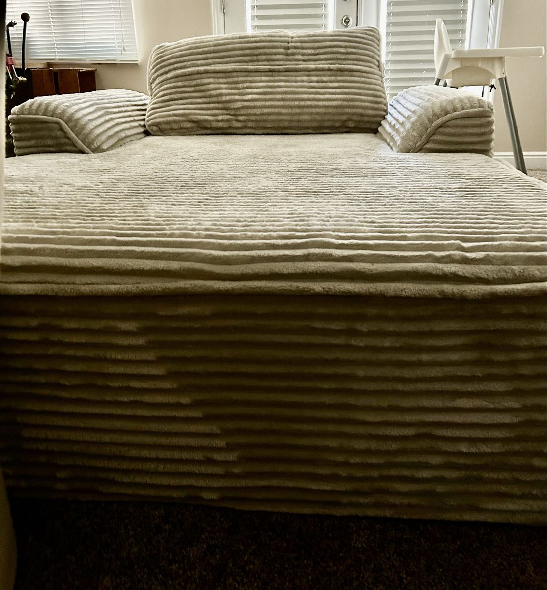 Modular boneless couch
