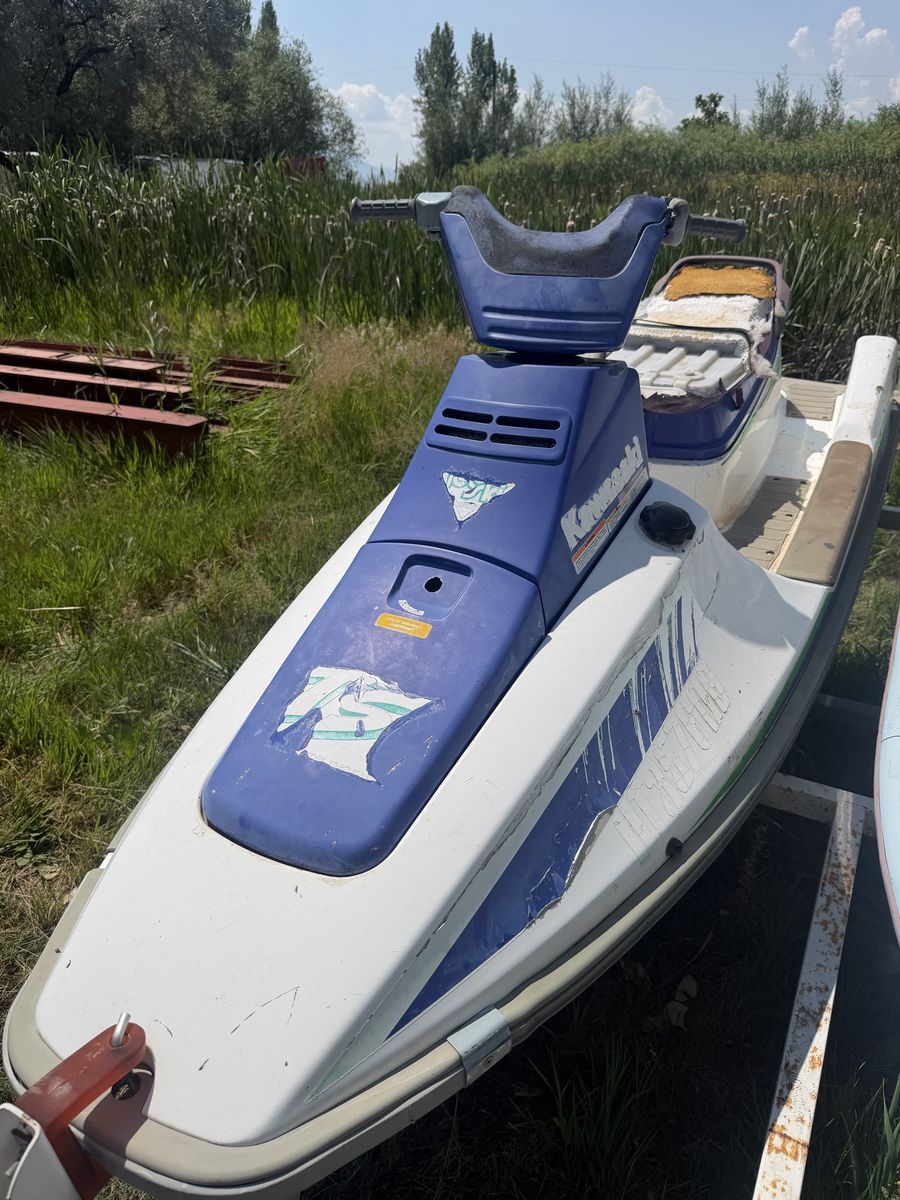 Kawasaki ts650 + 2 place waverunner trailer