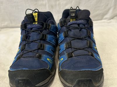 Salomon youth, size 3 blue Gore-Tex trail shoes