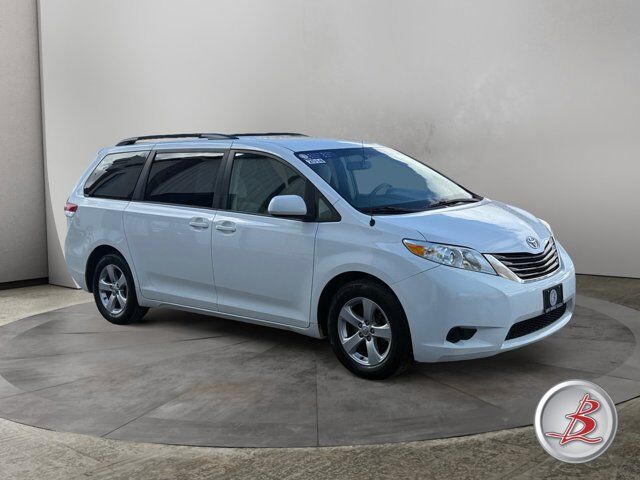 2014 TOYOTA SIENNA LE 8-Passenger
