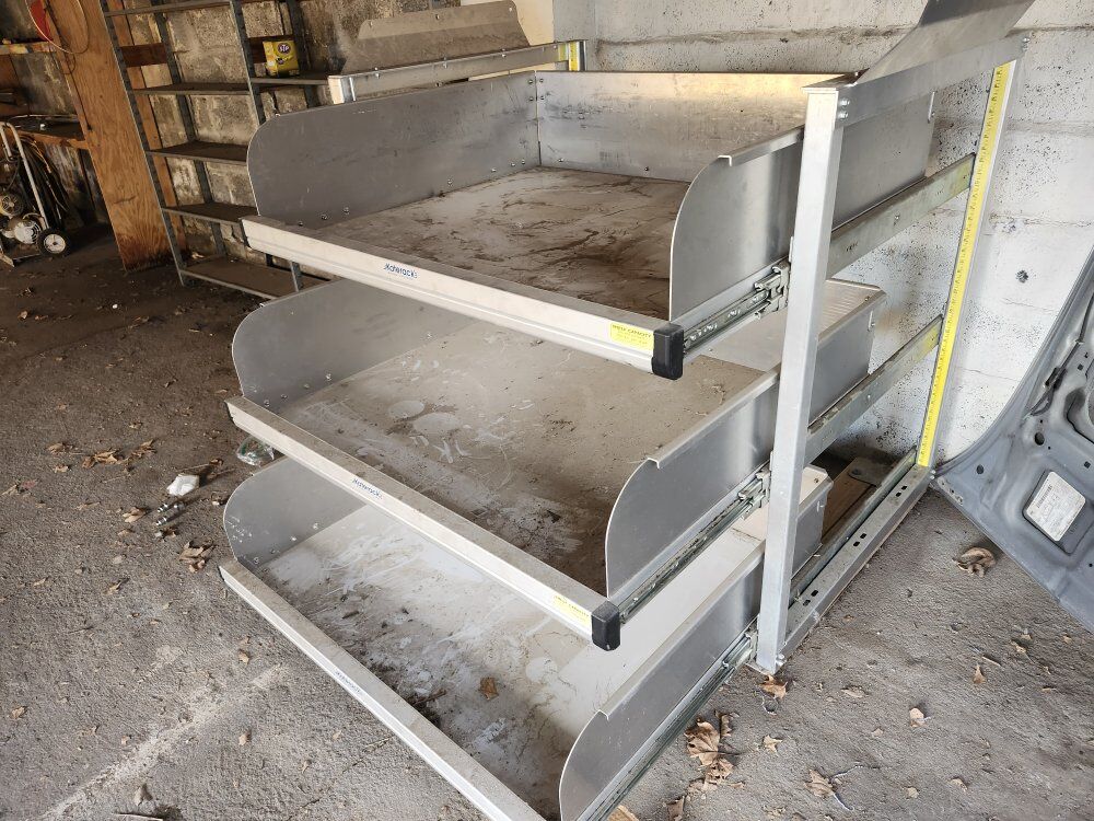 katerack van shelves