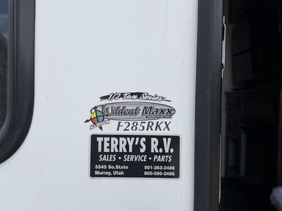 28’ Wildcat 5th wheel trailer.