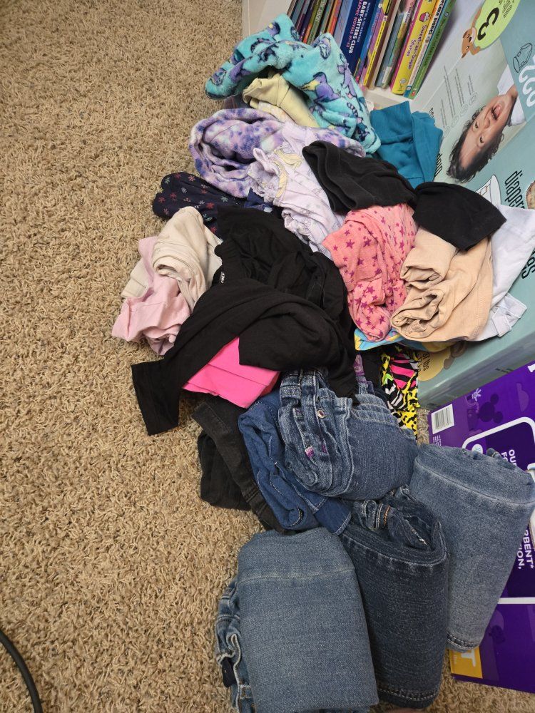 Girls 5T-6T lot of clothes