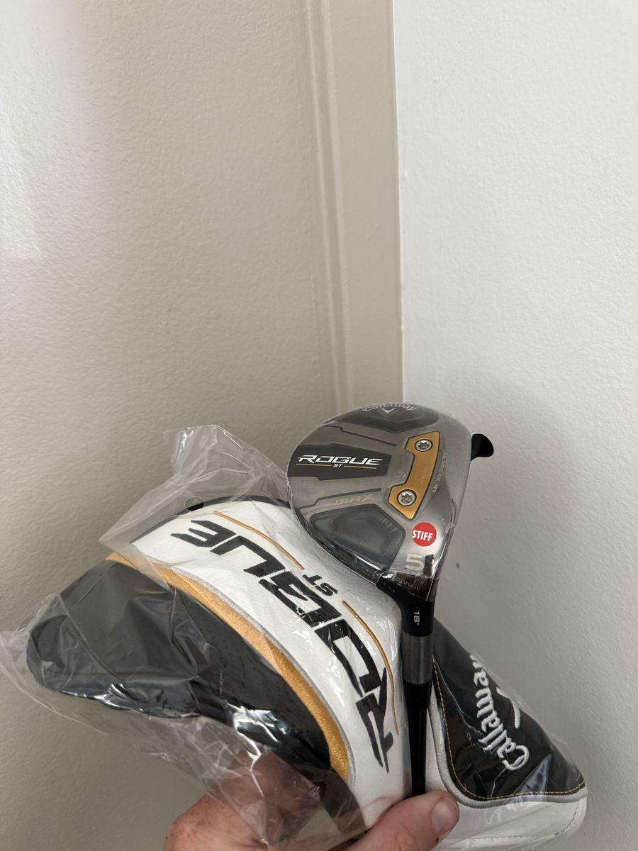 New Callaway Rogue Max 5 Wood with head covered